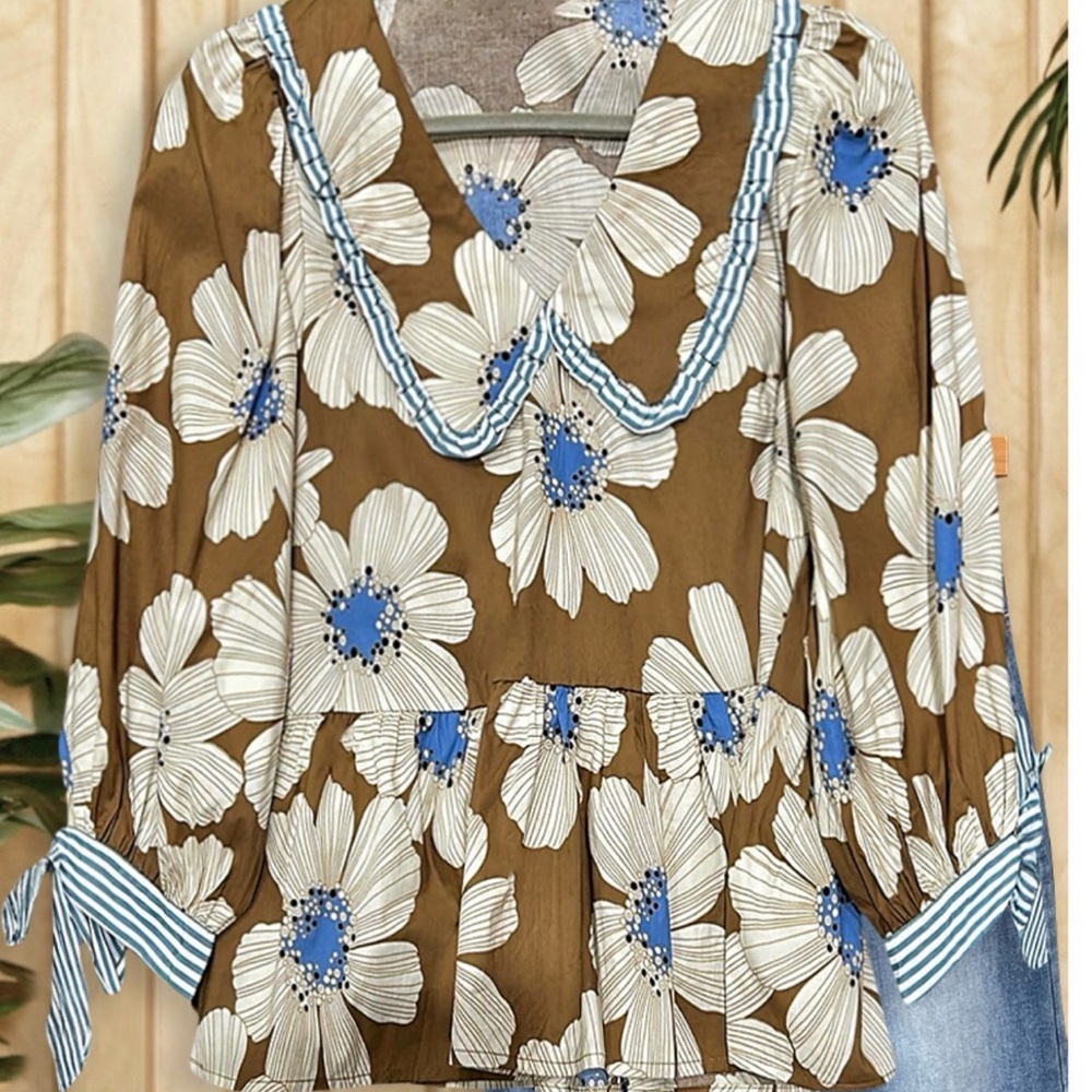 NWOT Chic Floral Blouse with Blue and Brown Design Peplum hem with doll collar